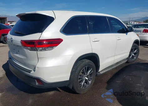 2018 Toyota Highlander Le z USA, uszkodzony, nr VIN 5TDZARFH6JS037199